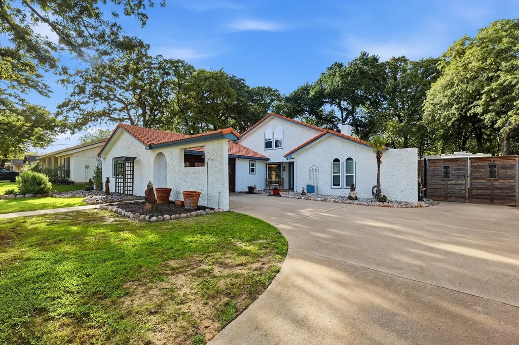 913 Harwood Terrace Bedford TX 76021