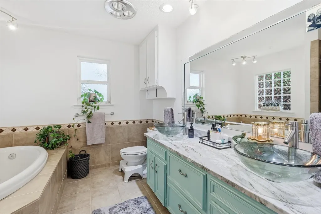 913 Harwood Terrace Bedford TX 76021