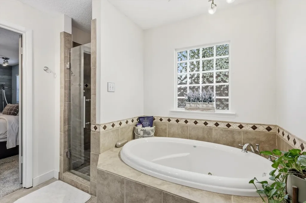 913 Harwood Terrace Bedford TX 76021