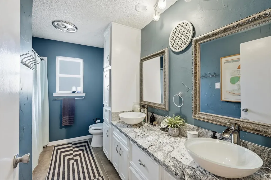913 Harwood Terrace Bedford TX 76021