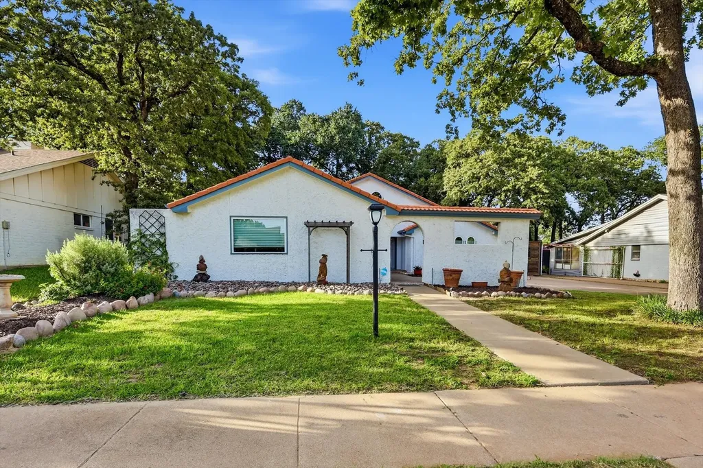 913 Harwood Terrace Bedford TX 76021