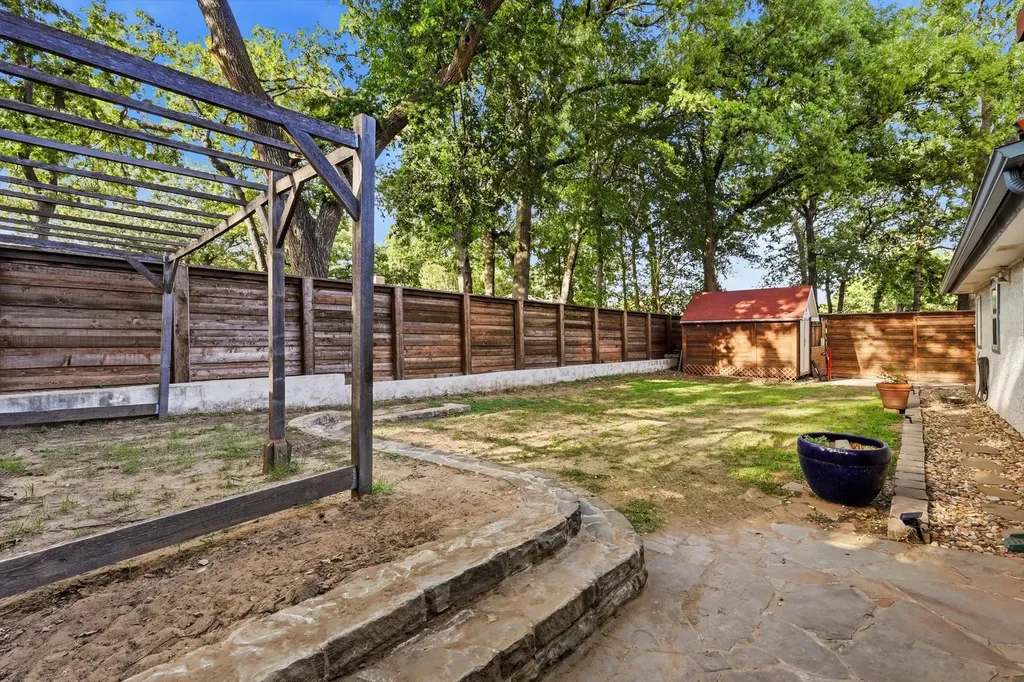 913 Harwood Terrace Bedford TX 76021