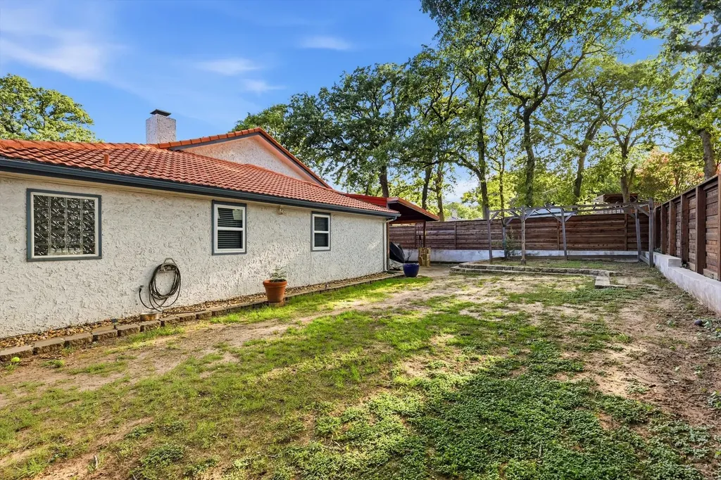 913 Harwood Terrace Bedford TX 76021