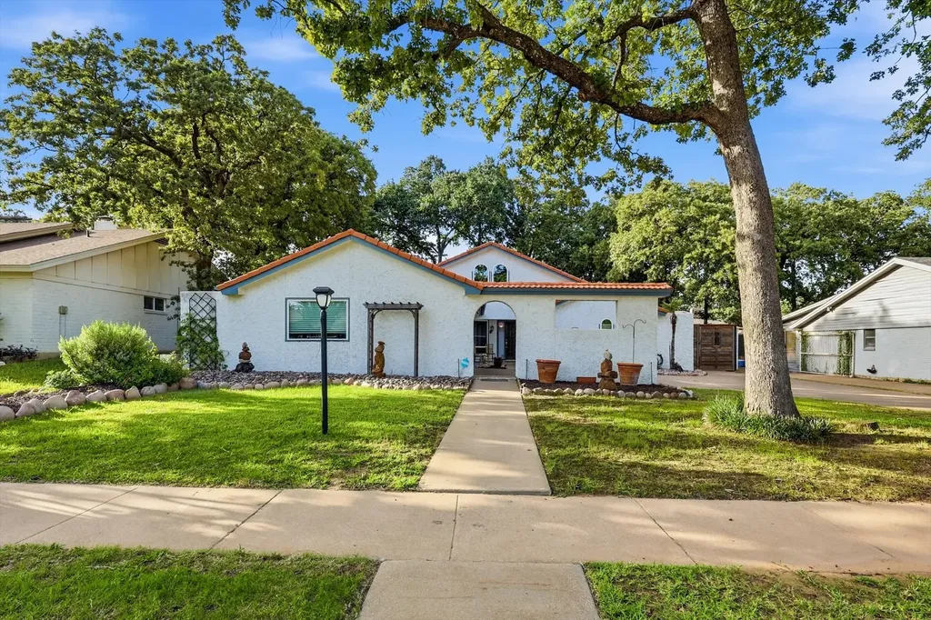 913 Harwood Terrace Bedford TX 76021