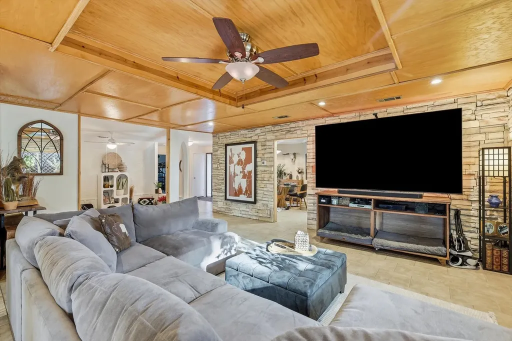 913 Harwood Terrace Bedford TX 76021