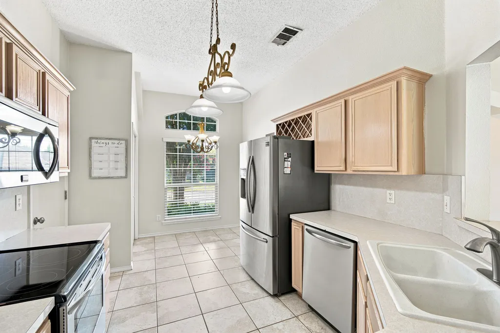 316 Willow Creek Lane Glenn Heights TX 75154