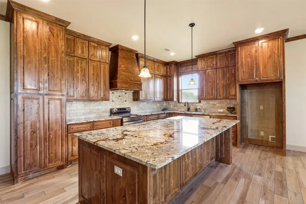 265 Delatorre Street Trenton TX 75490