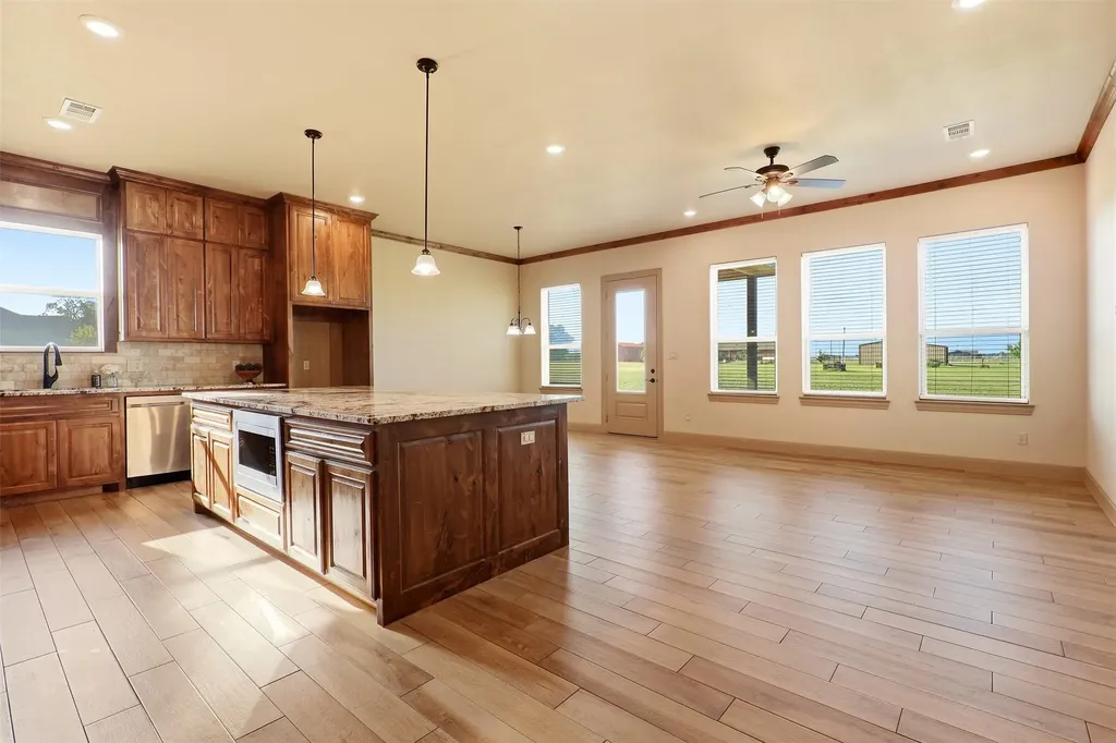 265 Delatorre Street Trenton TX 75490
