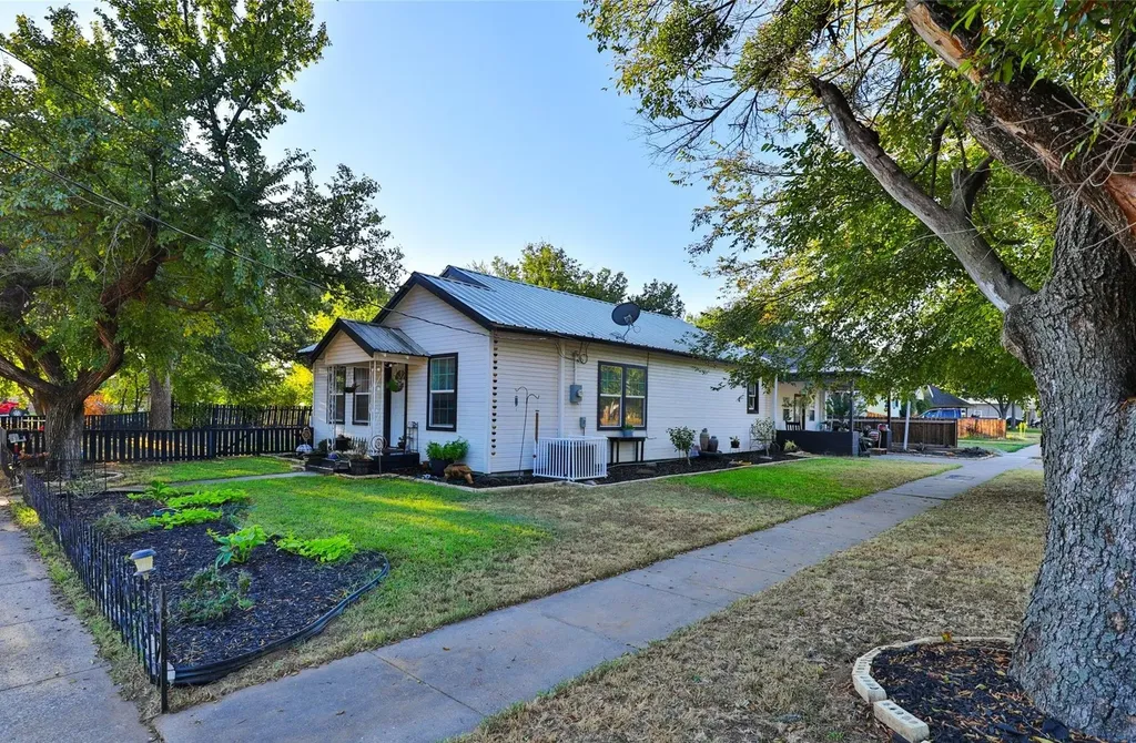 510 W Plummer Street Eastland TX 76448