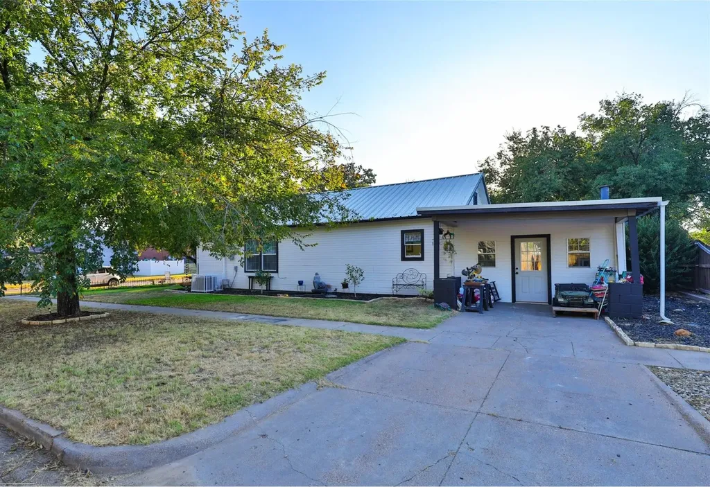 510 W Plummer Street Eastland TX 76448