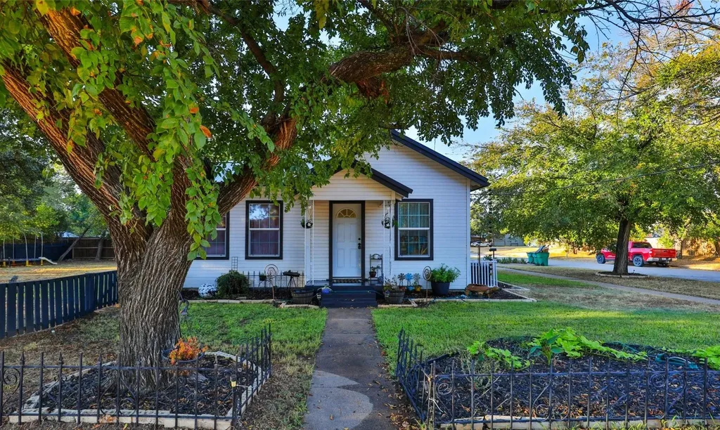 510 W Plummer Street Eastland TX 76448