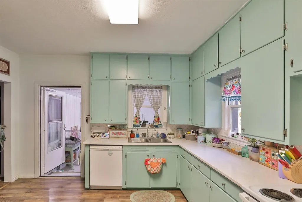 510 W Plummer Street Eastland TX 76448