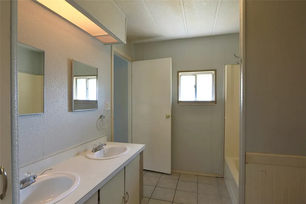 4018 Marana Drive Granbury TX 76048