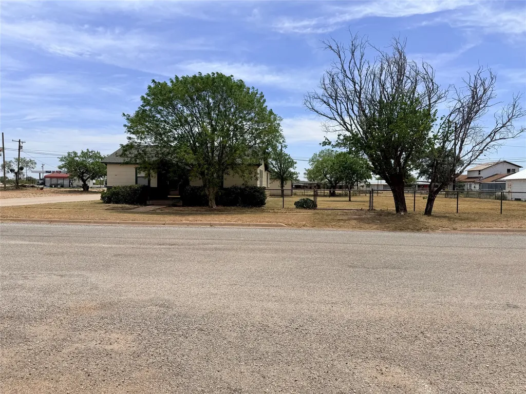 901 S Washington Avenue Aspermont TX 79502