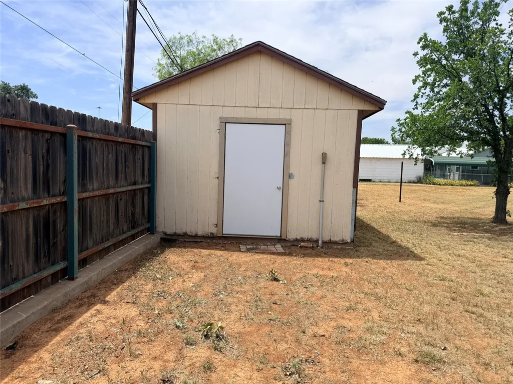 901 S Washington Avenue Aspermont TX 79502