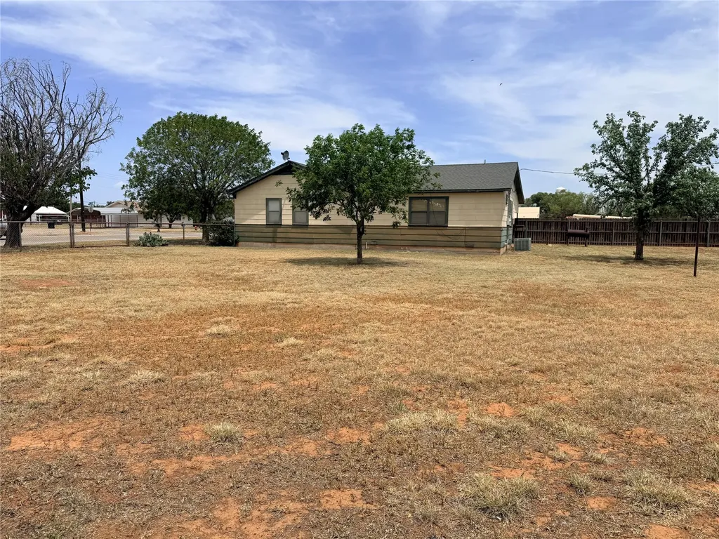 901 S Washington Avenue Aspermont TX 79502
