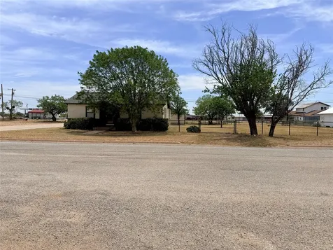 901 S Washington Avenue Aspermont TX 79502