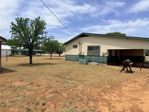 901 S Washington Avenue Aspermont TX 79502