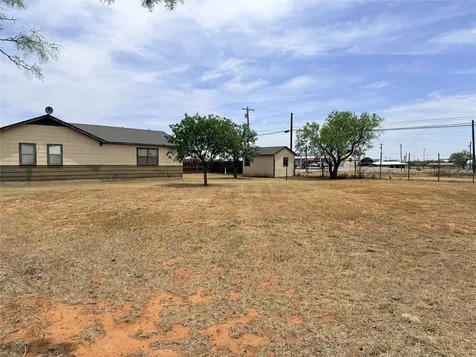 901 S Washington Avenue Aspermont TX 79502