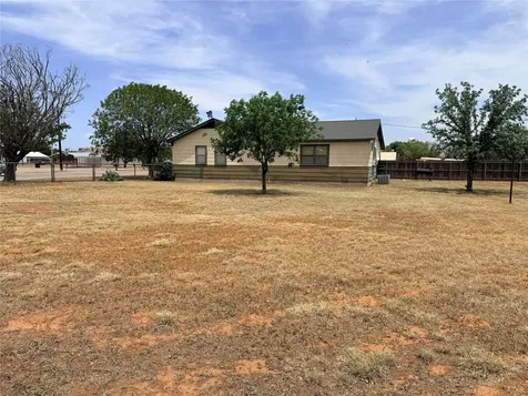 901 S Washington Avenue Aspermont TX 79502
