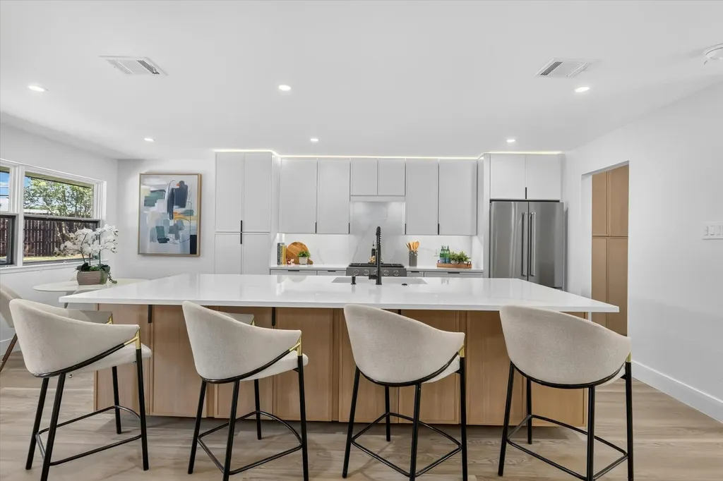 3883 Antigua Circle Dallas TX 75244