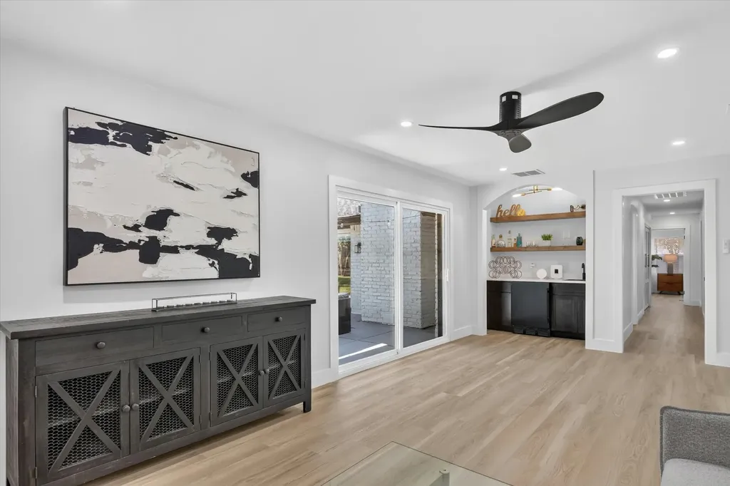 3883 Antigua Circle Dallas TX 75244