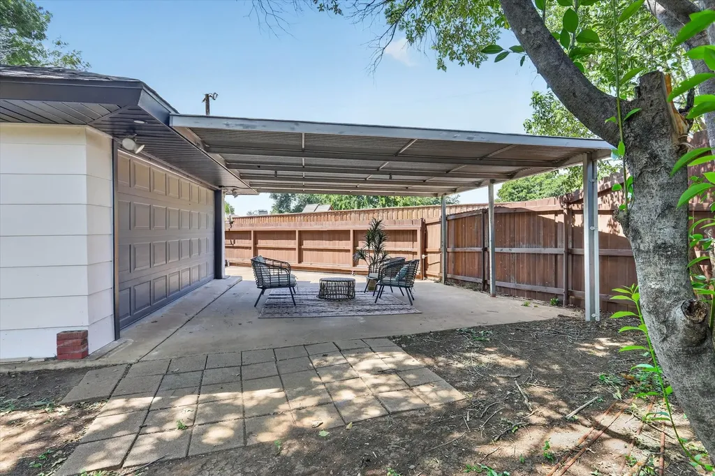 3883 Antigua Circle Dallas TX 75244