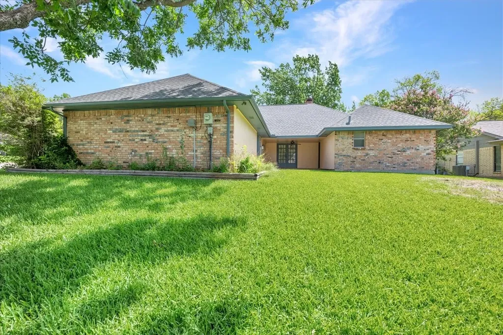 306 Swan Ridge Place Duncanville TX 75137