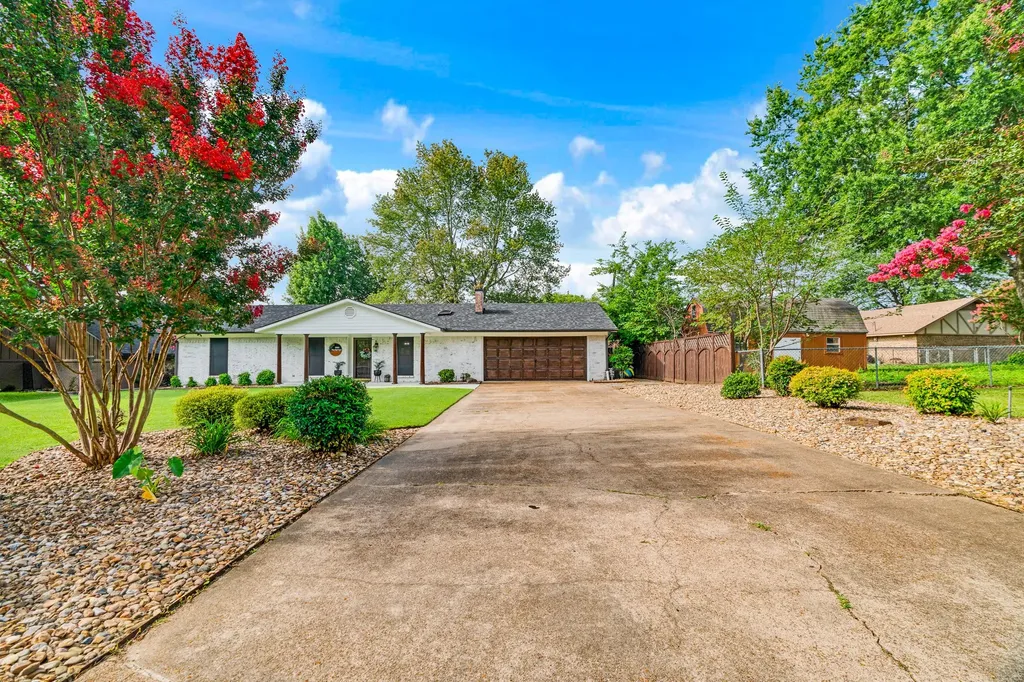 3320 Cleveland Paris TX 75460