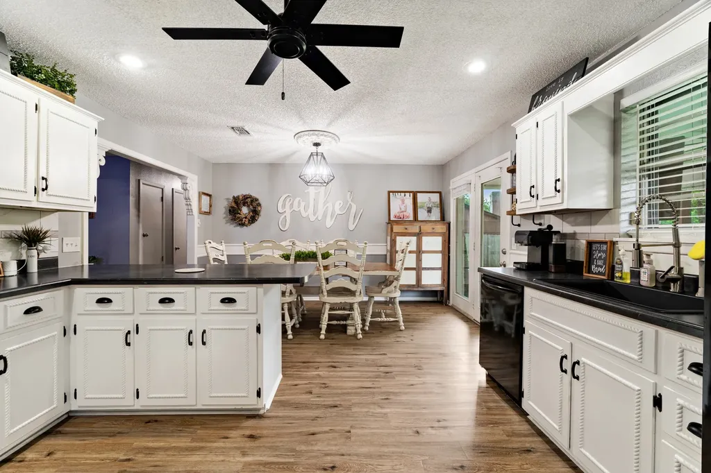 3320 Cleveland Paris TX 75460