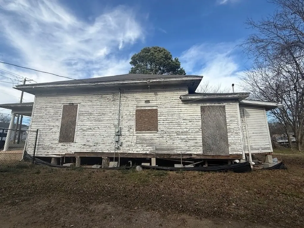 579 17th Street SE Paris TX 75460