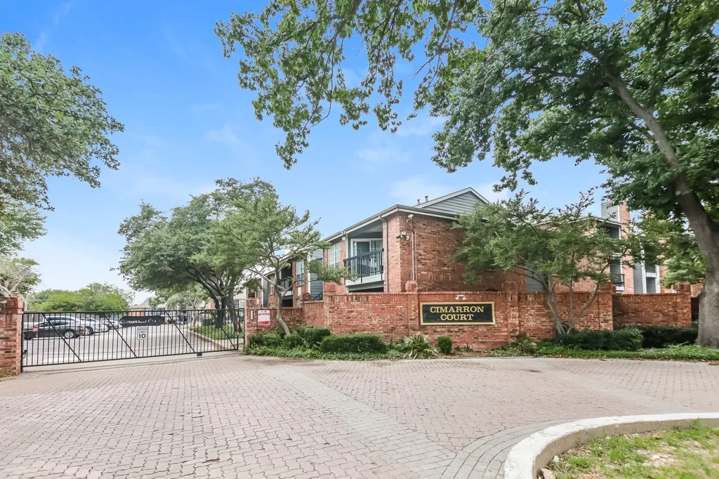 18333 Roehampton Drive Dallas TX 75252
