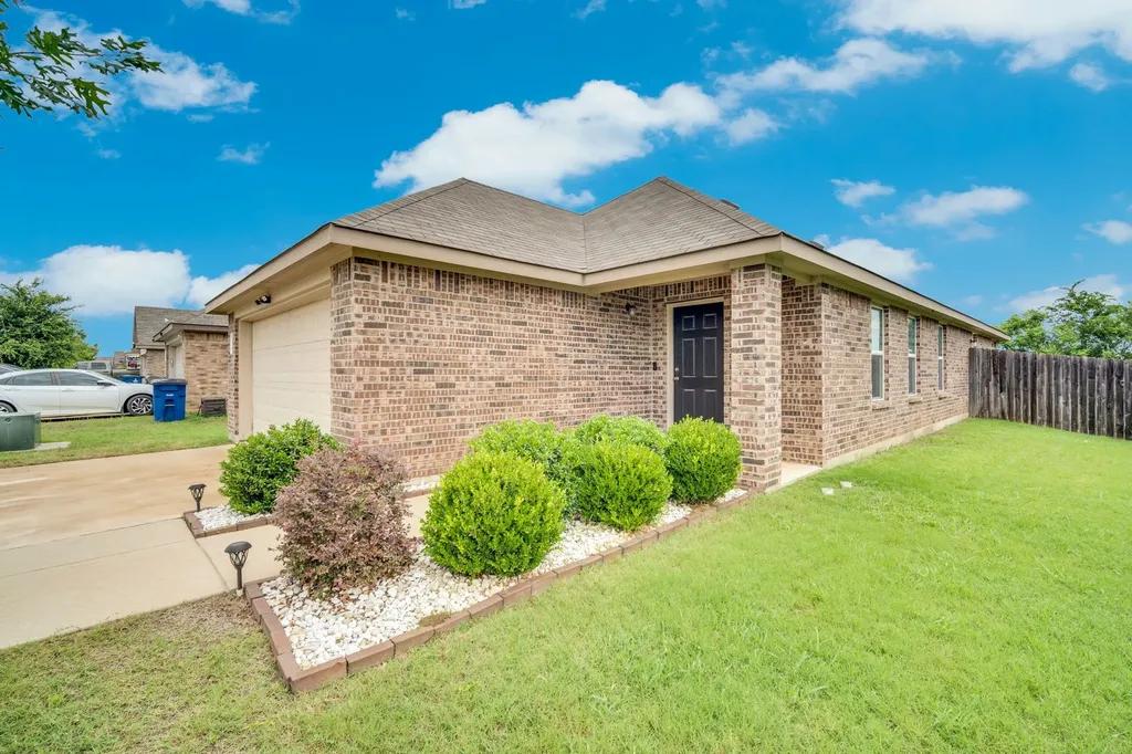 3308 Robin Road Ennis TX 75119
