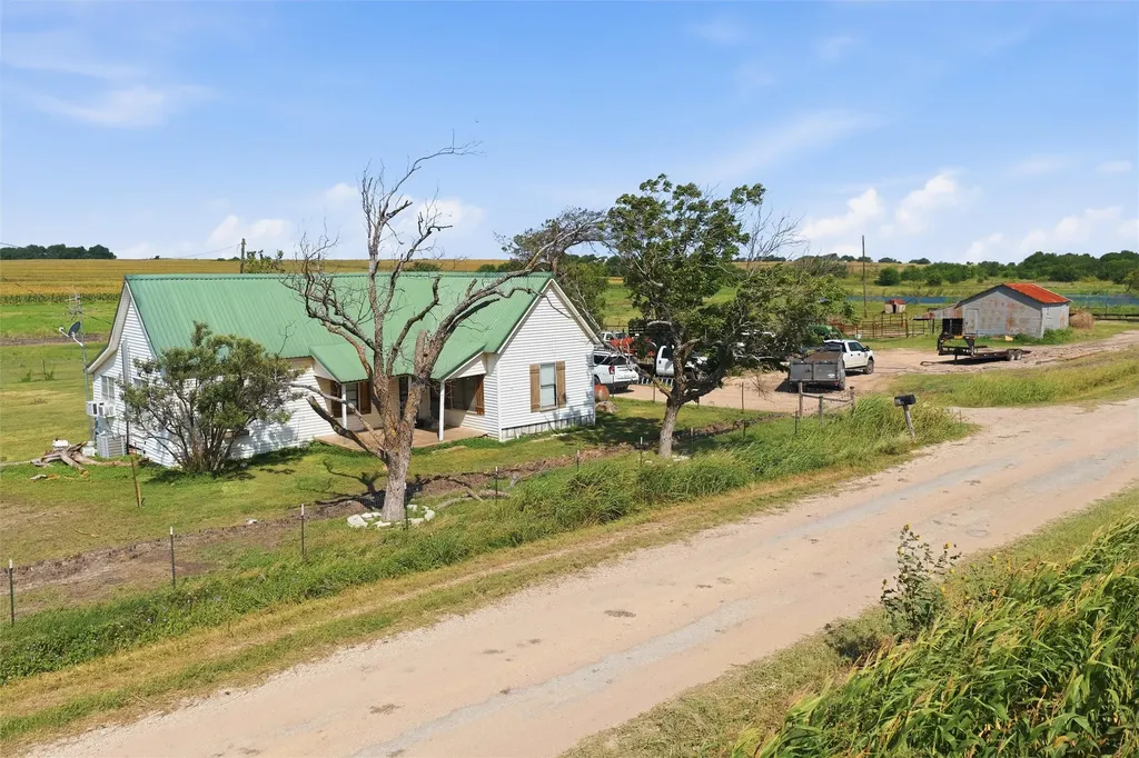 825 Dulak Axtell TX 76624