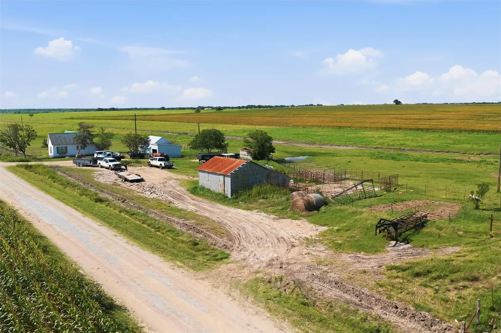 825 Dulak Axtell TX 76624