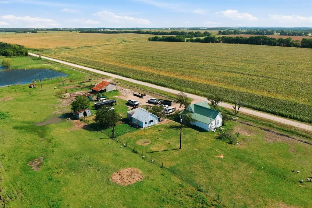 825 Dulak Axtell TX 76624