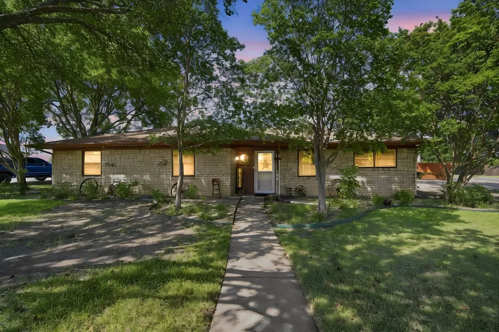 300 Pebble Creek Lane Red Oak TX 75154