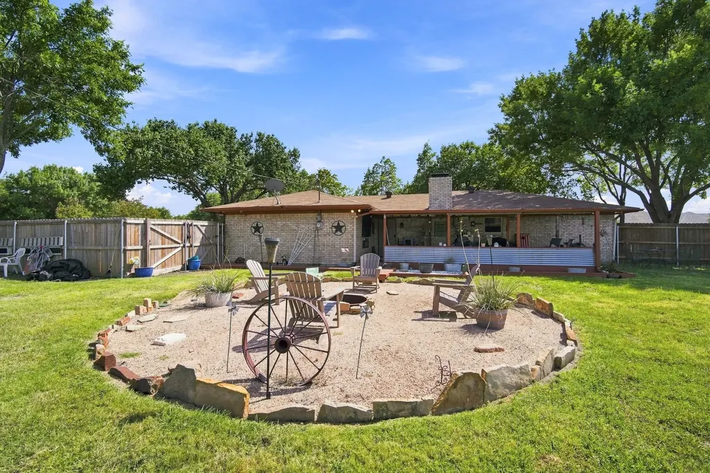 300 Pebble Creek Lane Red Oak TX 75154