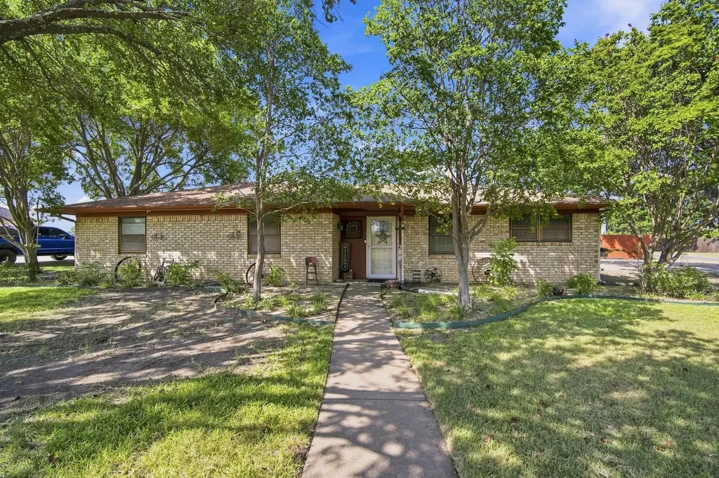 300 Pebble Creek Lane Red Oak TX 75154