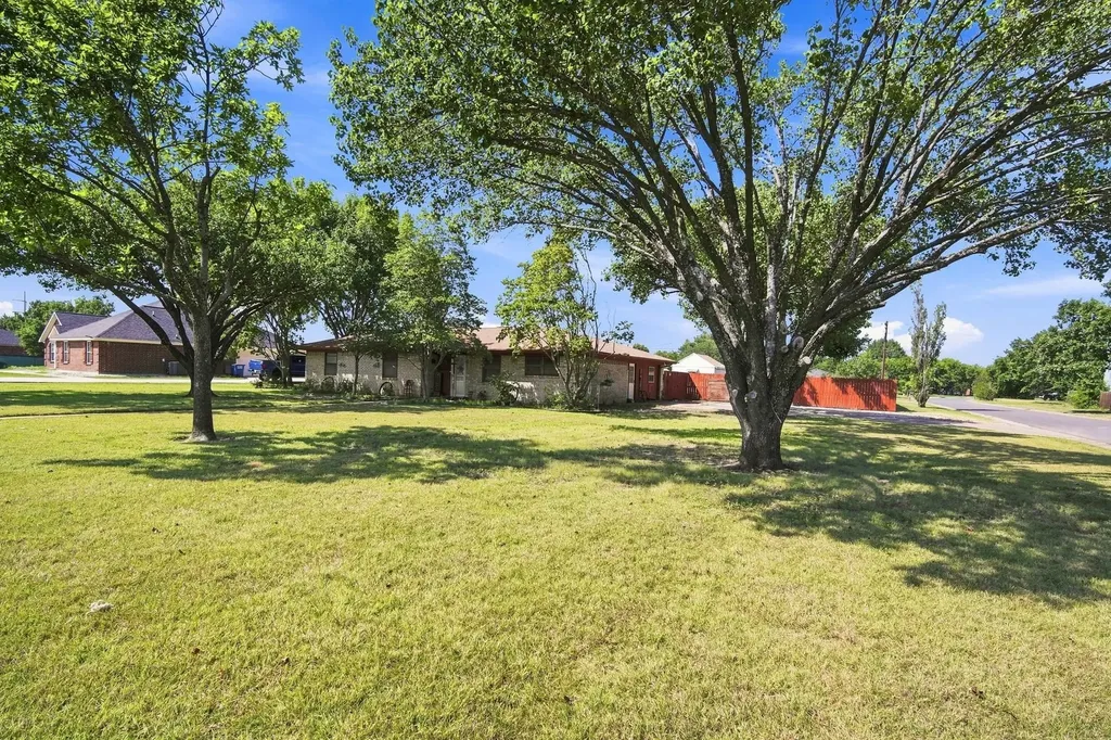 300 Pebble Creek Lane Red Oak TX 75154