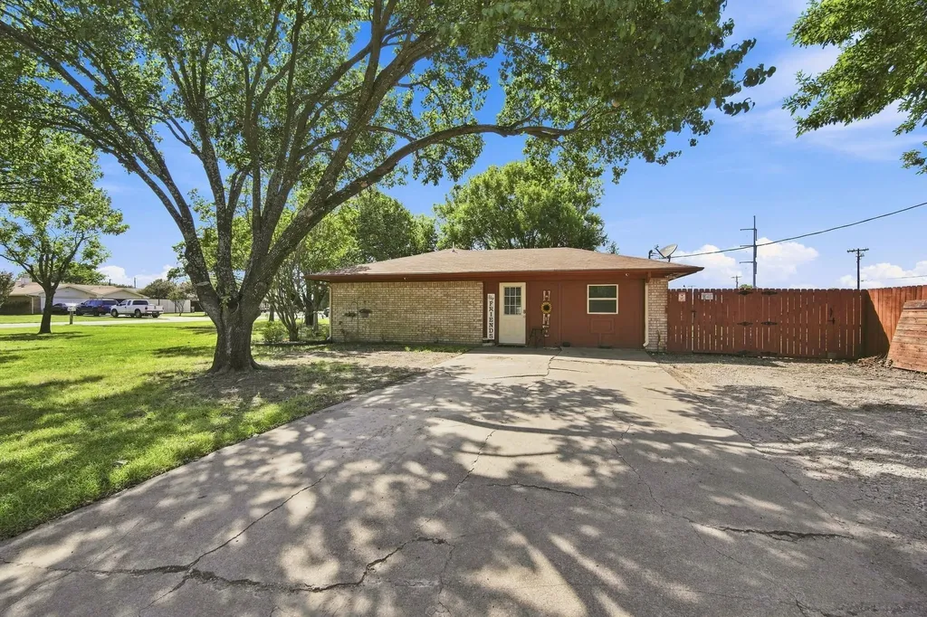 300 Pebble Creek Lane Red Oak TX 75154