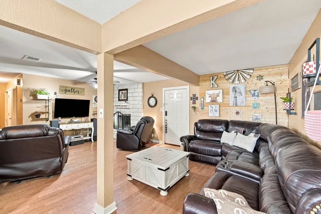 300 Pebble Creek Lane Red Oak TX 75154