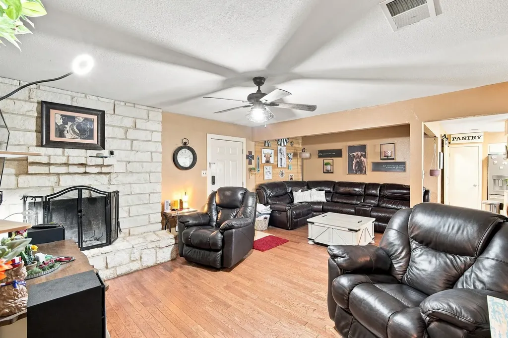 300 Pebble Creek Lane Red Oak TX 75154