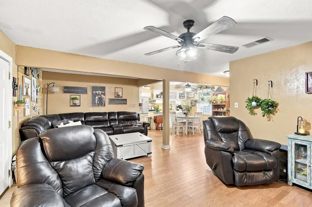 300 Pebble Creek Lane Red Oak TX 75154