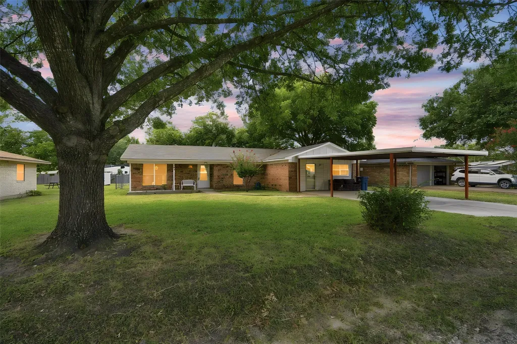 504 E Roosevelt Avenue Whitney TX 76692