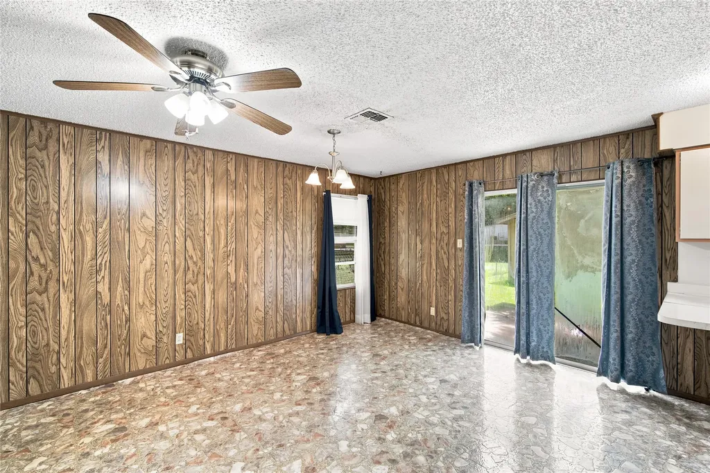 504 E Roosevelt Avenue Whitney TX 76692
