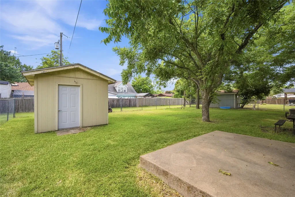 504 E Roosevelt Avenue Whitney TX 76692