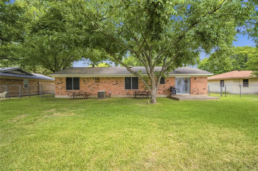 504 E Roosevelt Avenue Whitney TX 76692