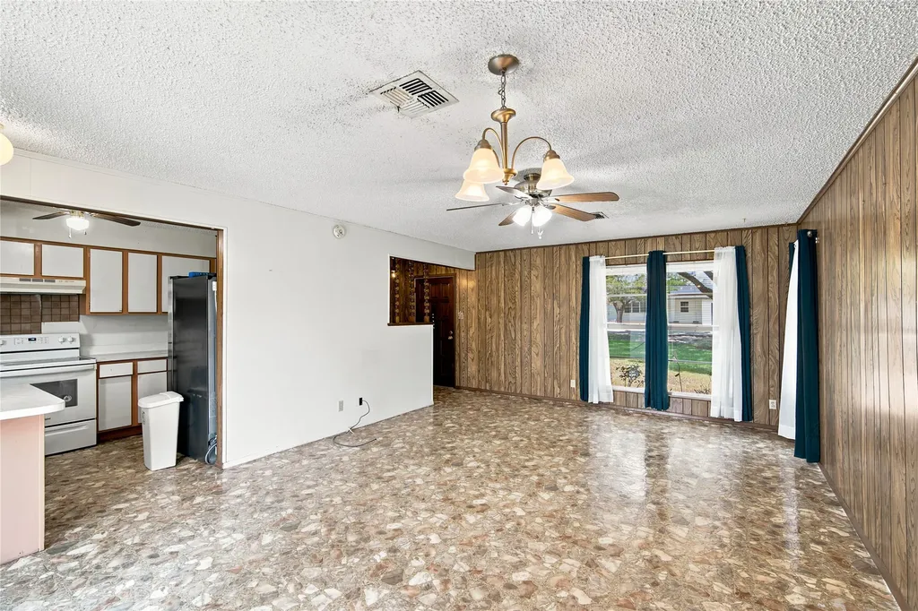 504 E Roosevelt Avenue Whitney TX 76692