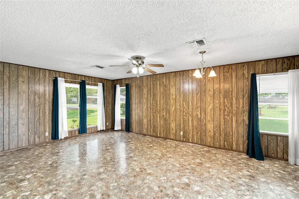 504 E Roosevelt Avenue Whitney TX 76692